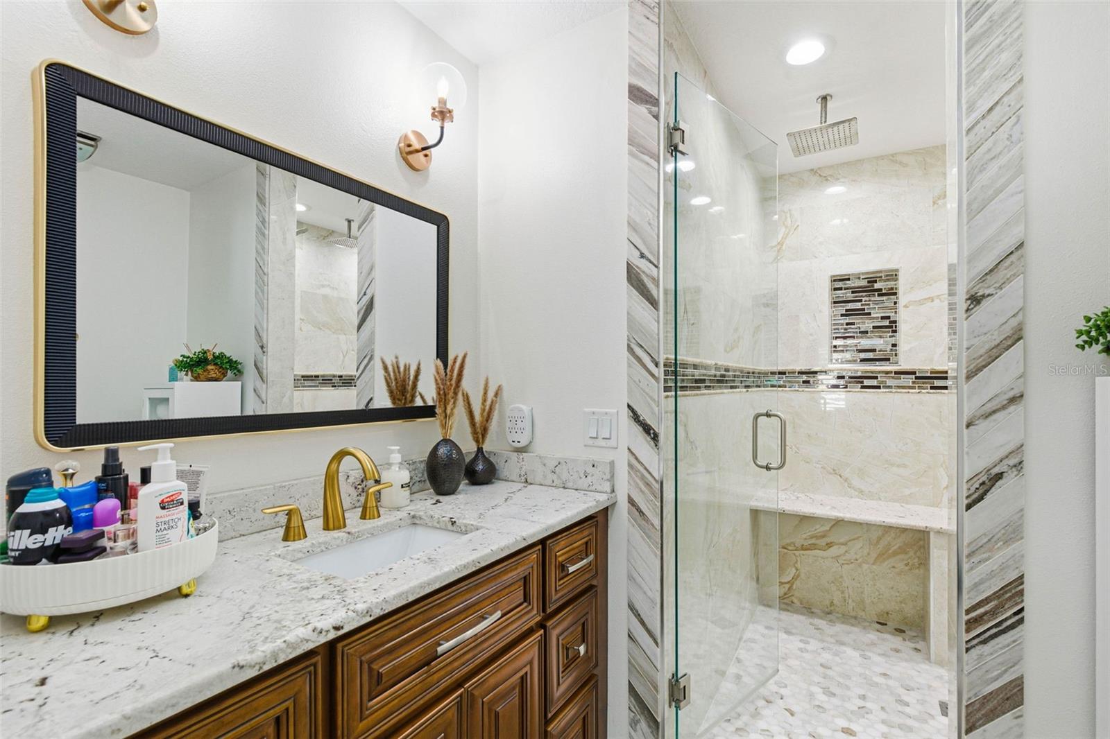 TWELVE OAKS - Residential