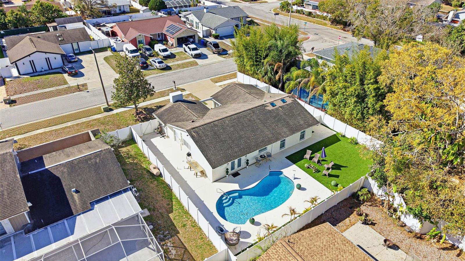 TWELVE OAKS - Residential