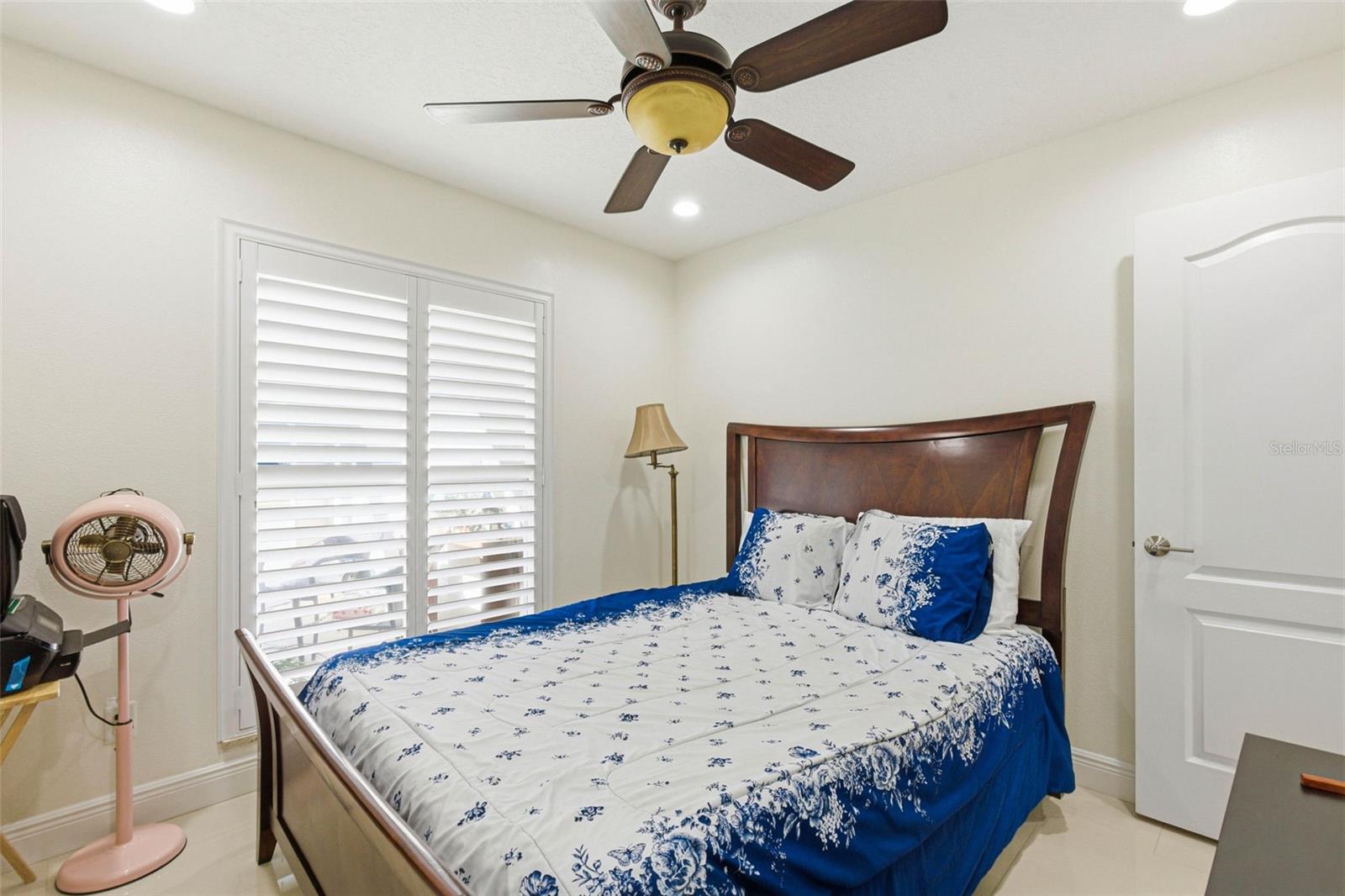 TWELVE OAKS - Residential