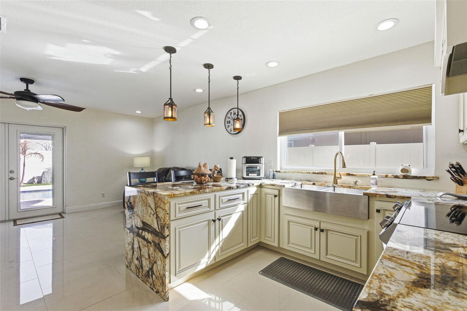 TWELVE OAKS - Residential