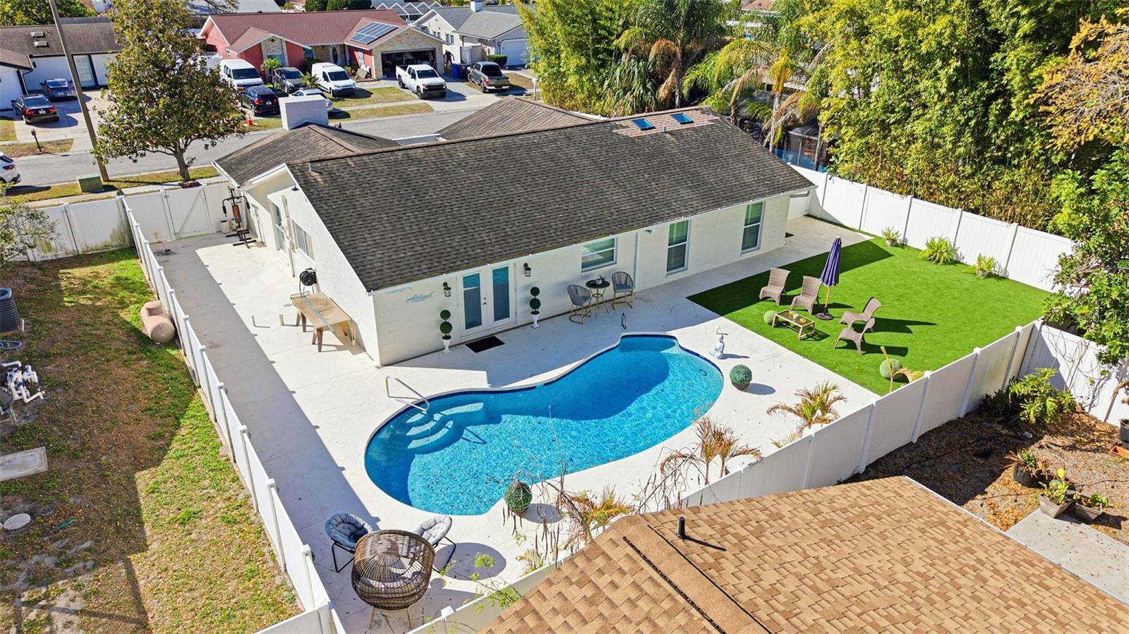 TWELVE OAKS - Residential