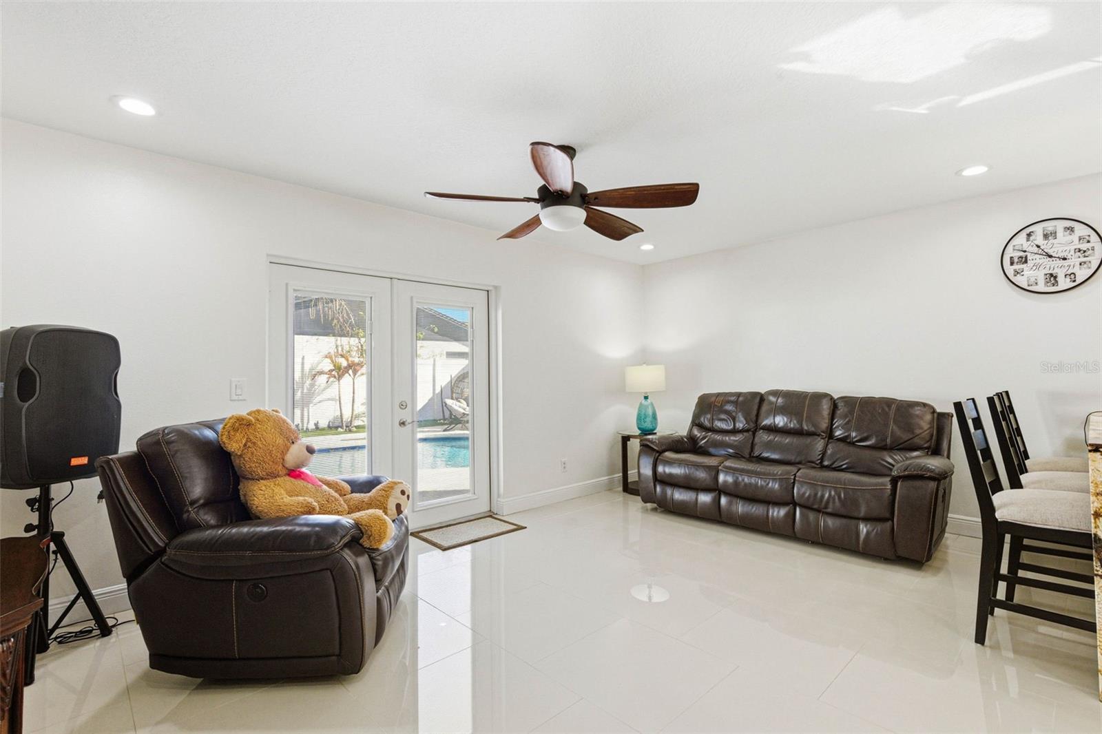 TWELVE OAKS - Residential