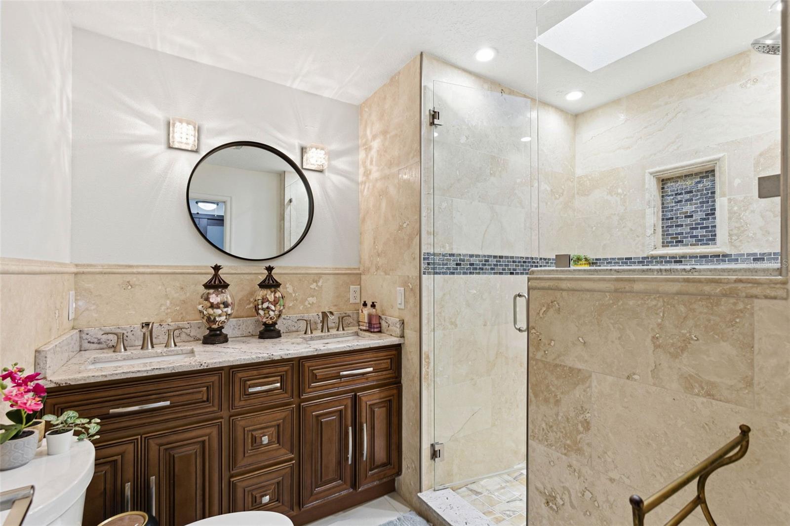 TWELVE OAKS - Residential