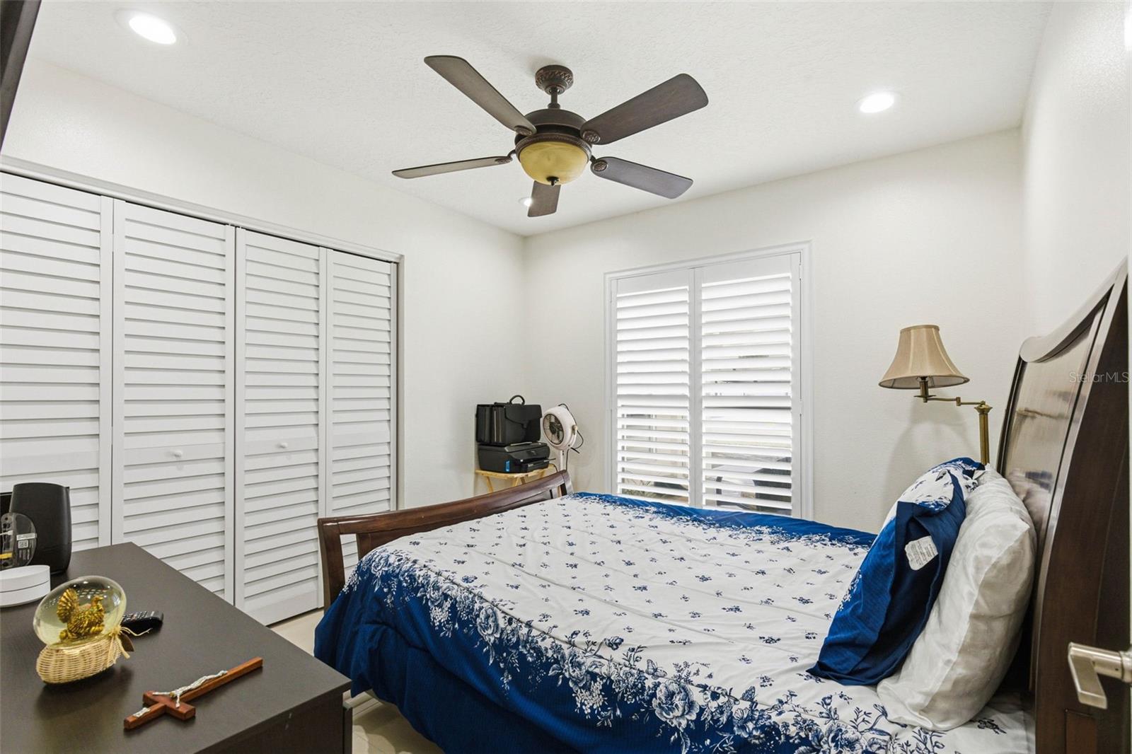 TWELVE OAKS - Residential