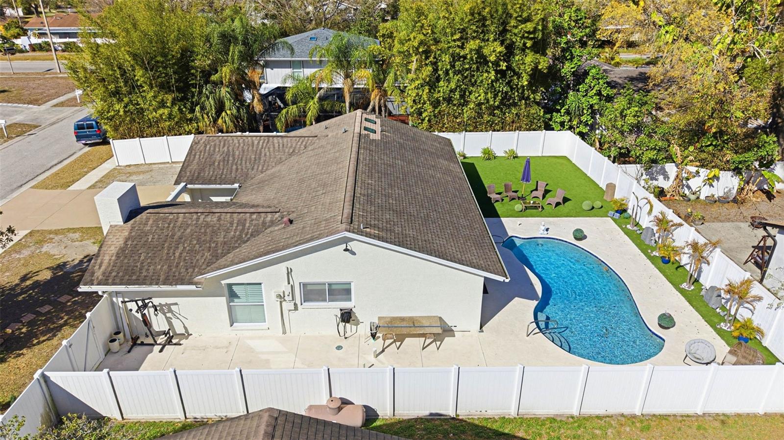 TWELVE OAKS - Residential