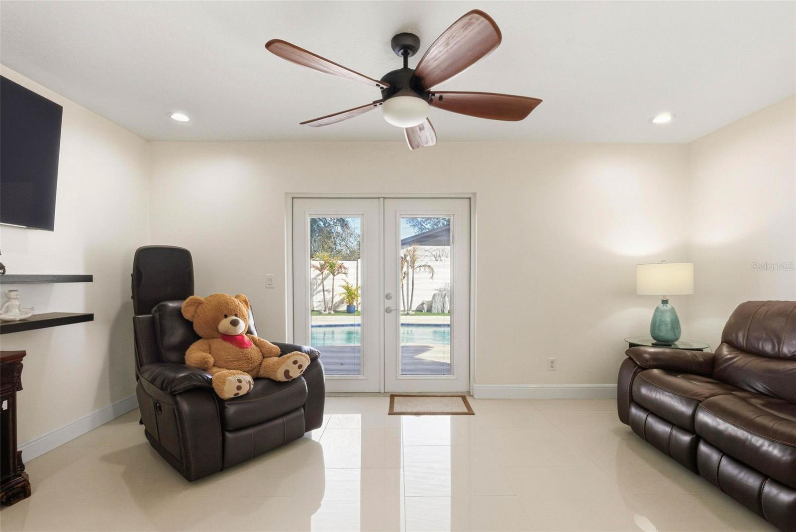 TWELVE OAKS - Residential