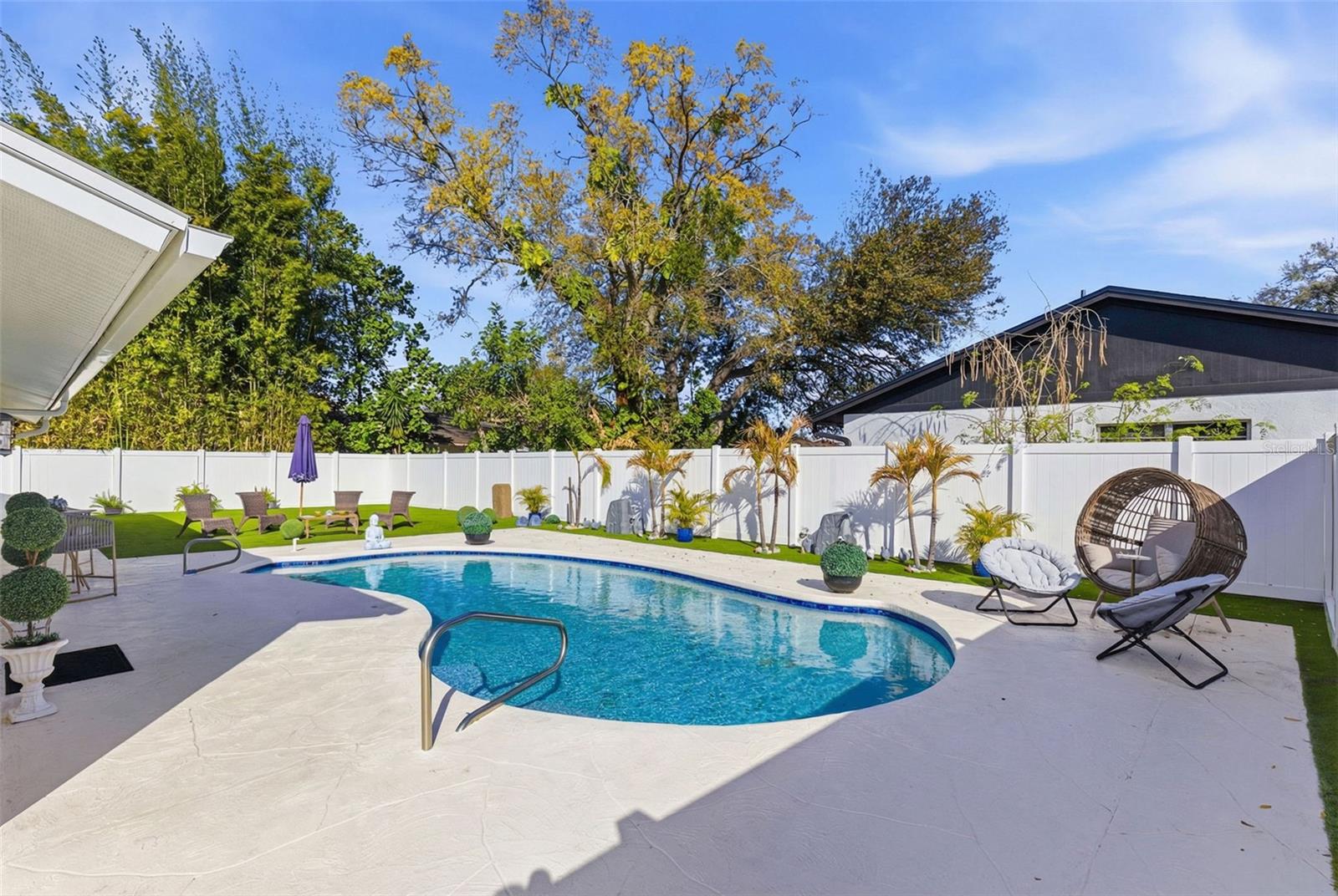 TWELVE OAKS - Residential