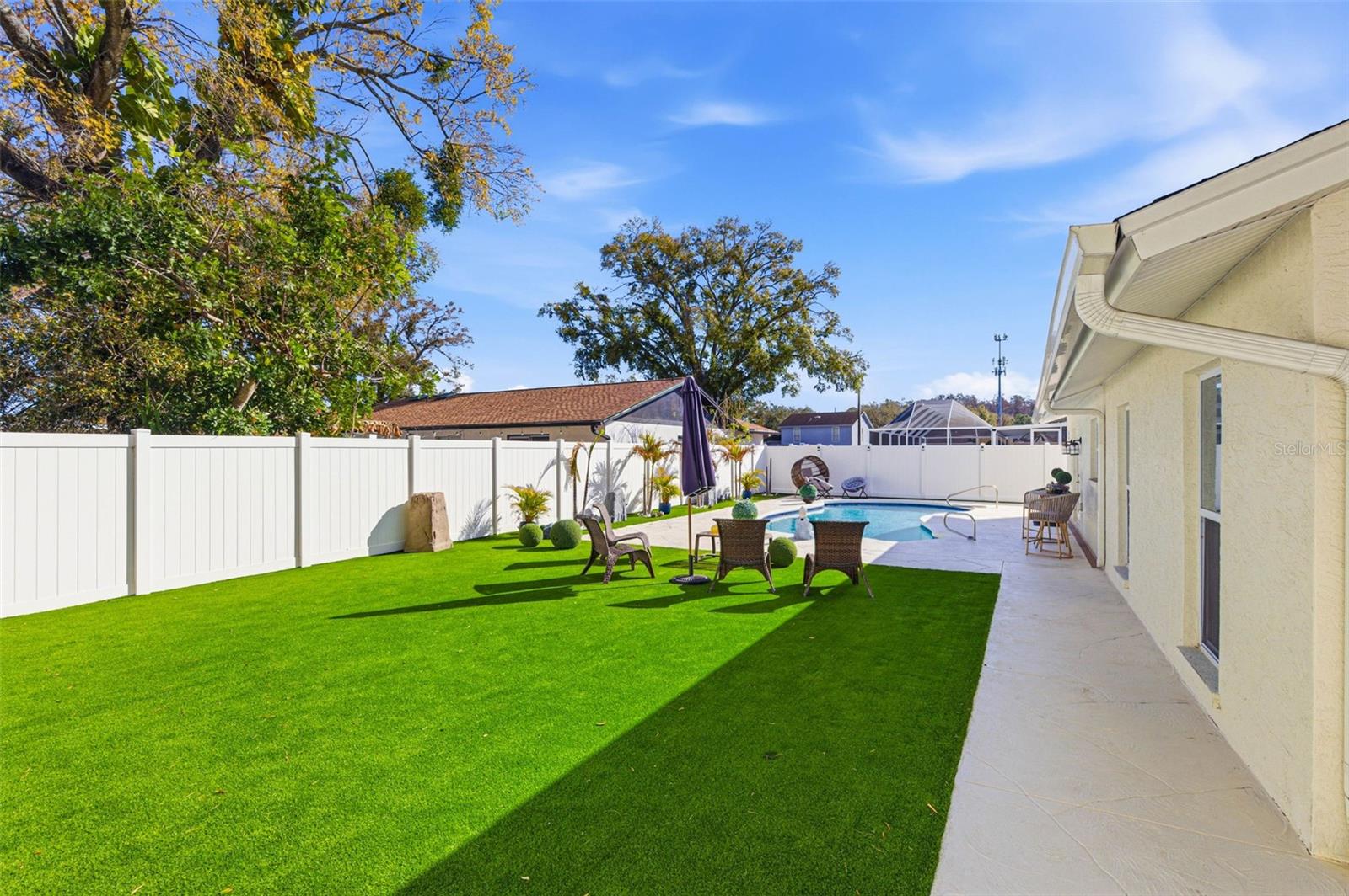 TWELVE OAKS - Residential