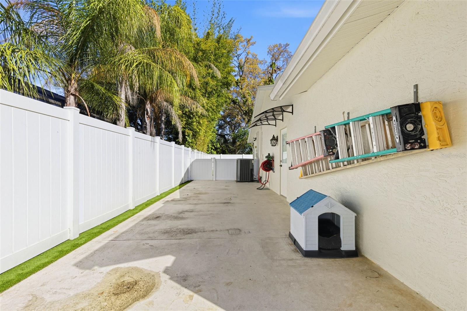 TWELVE OAKS - Residential