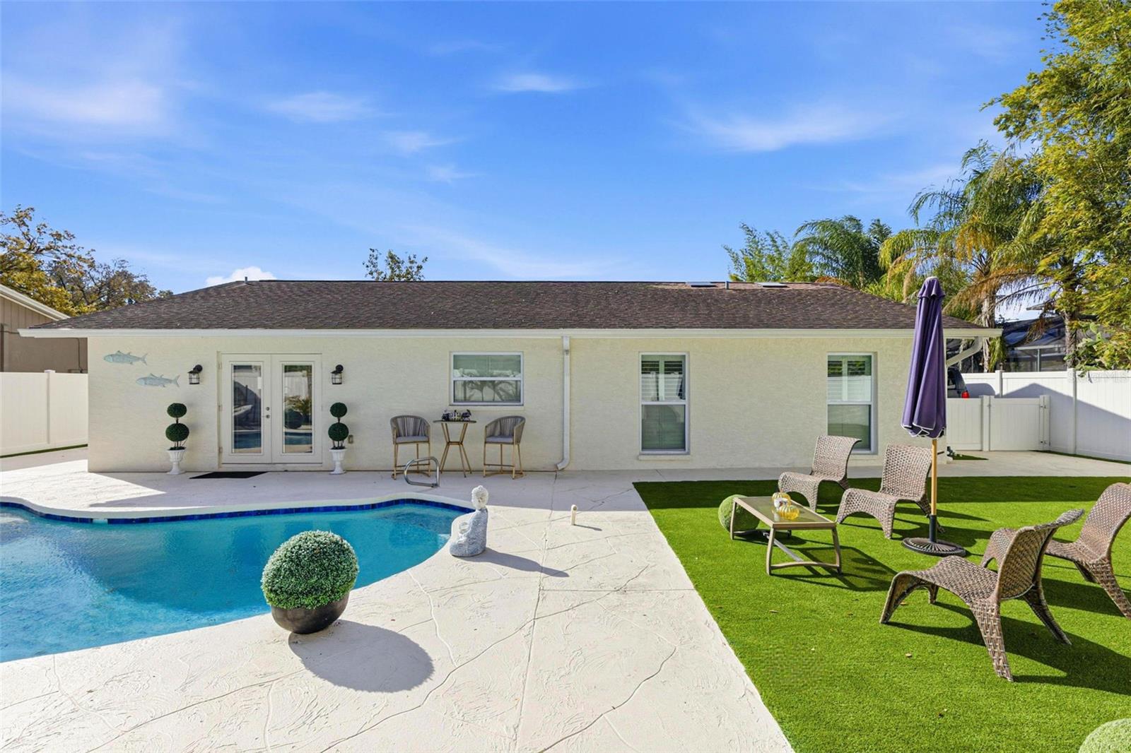 TWELVE OAKS - Residential