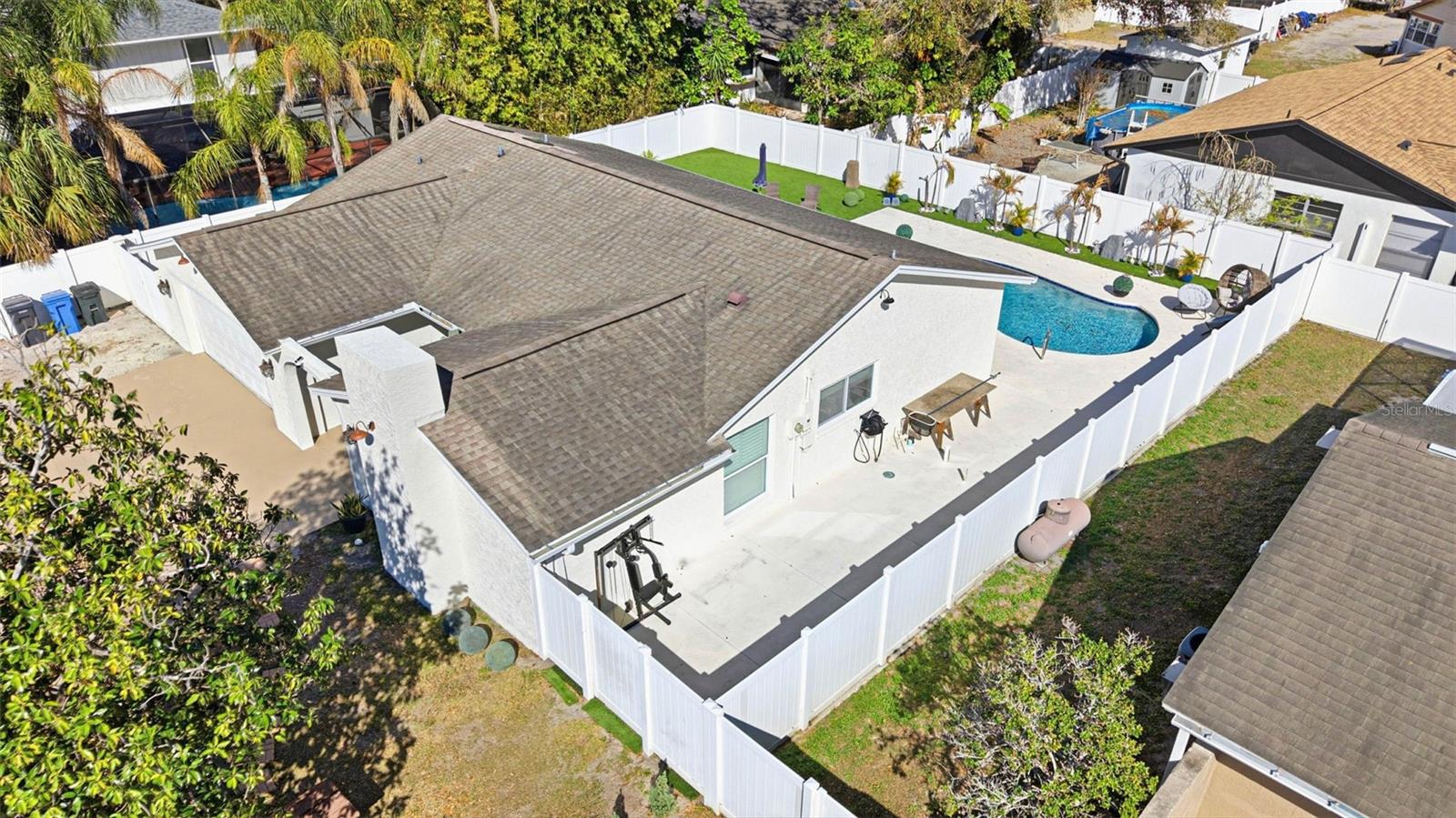 TWELVE OAKS - Residential