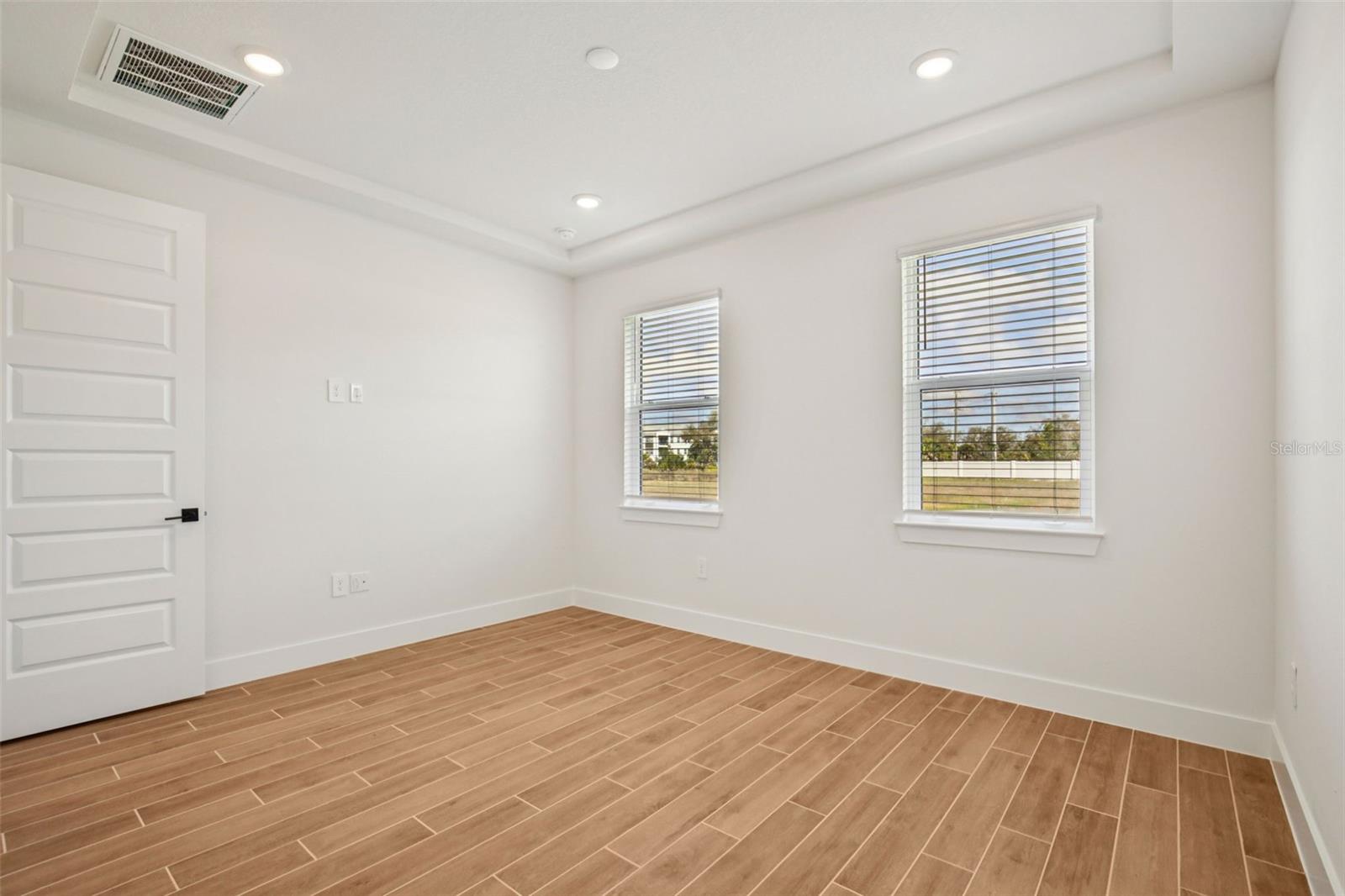 MAGNOLIA BAY - Residential