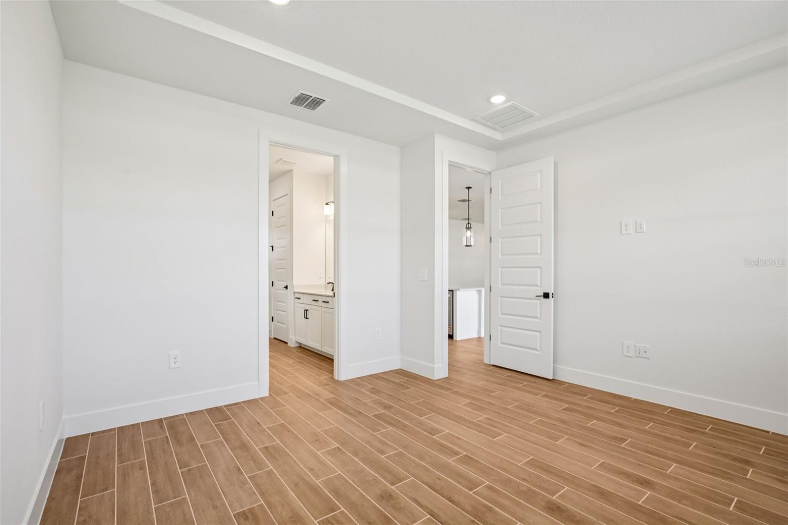 MAGNOLIA BAY - Residential