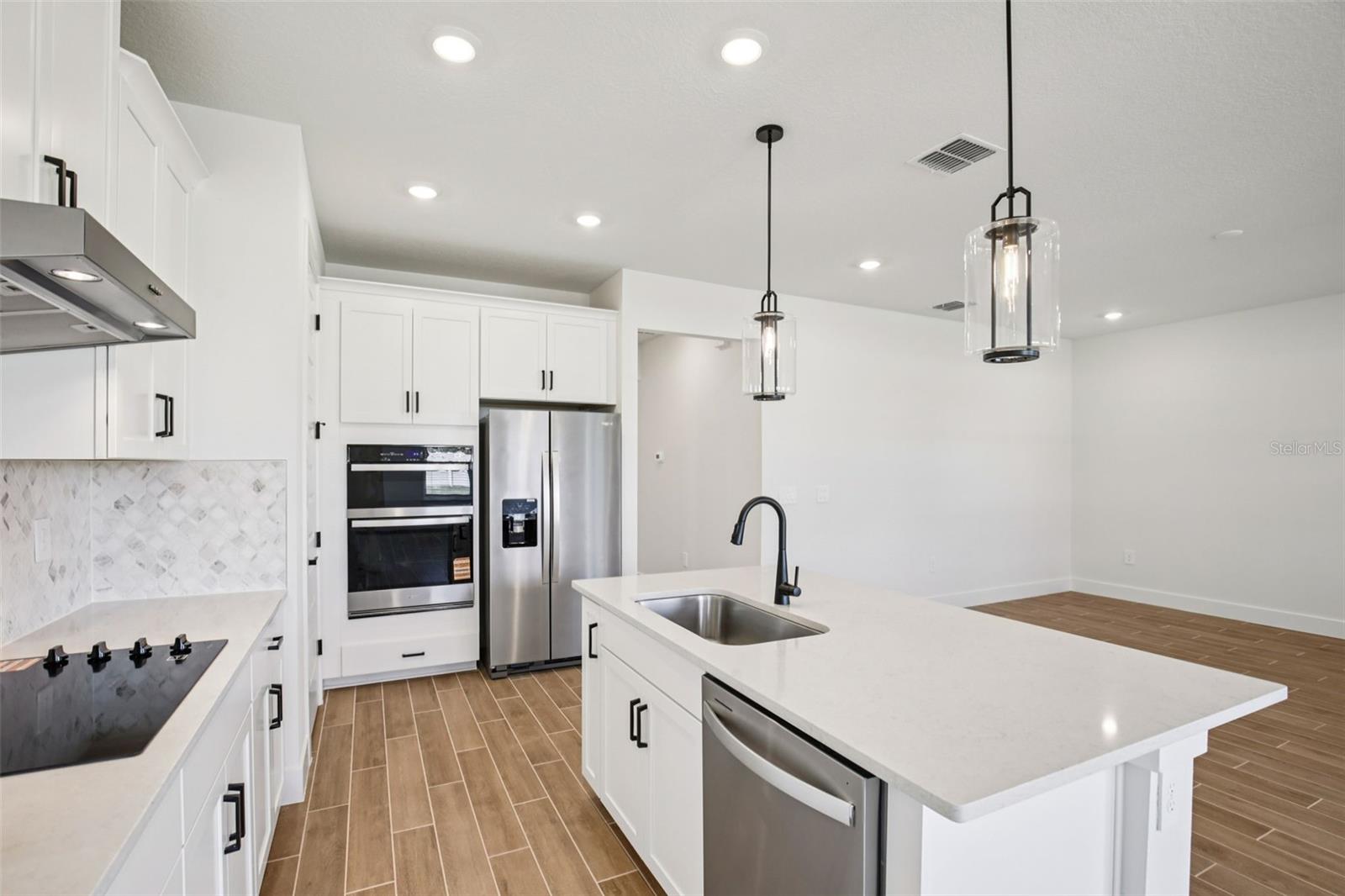 MAGNOLIA BAY - Residential