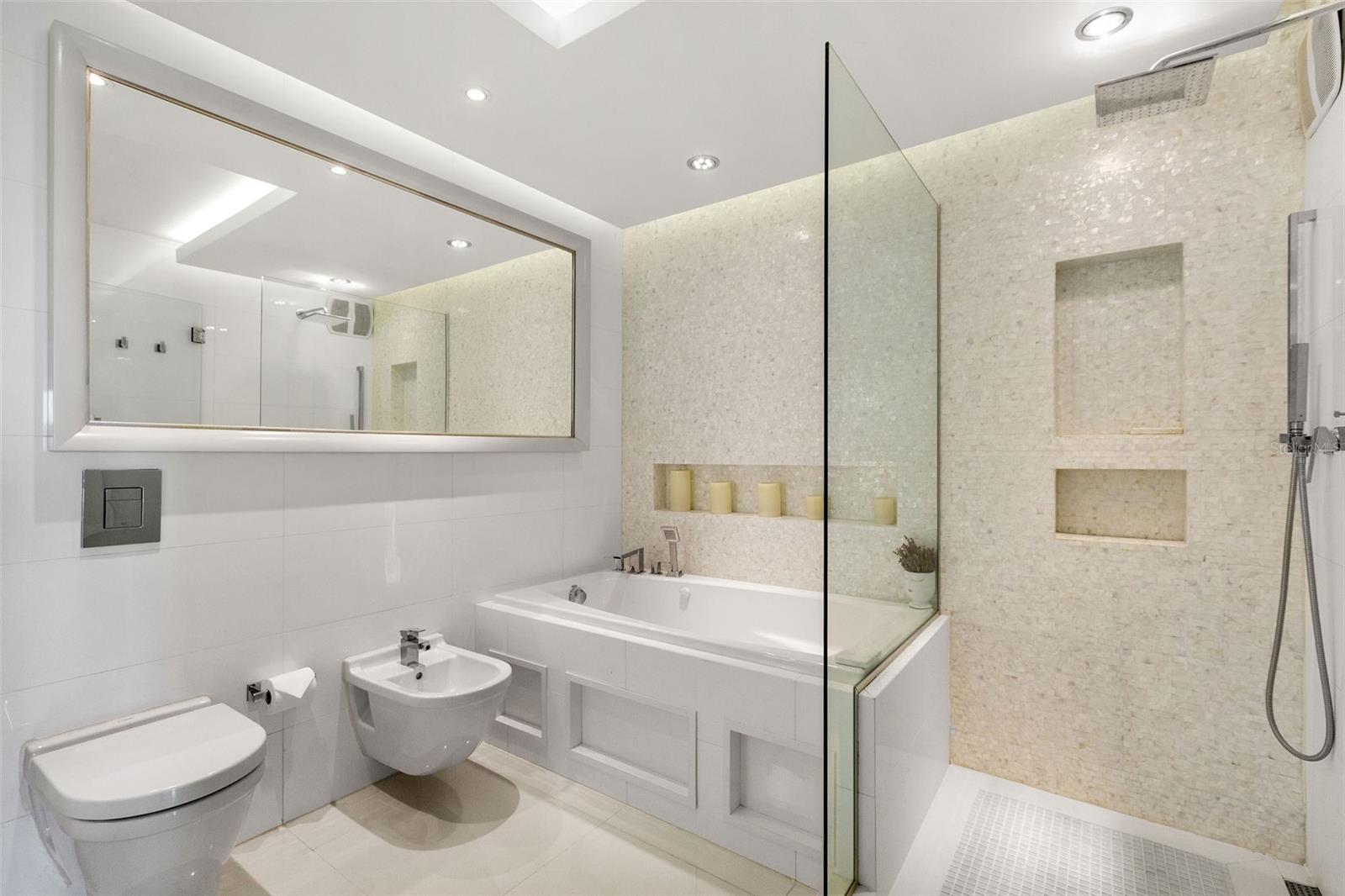 GALLERY PLAZA - Residential