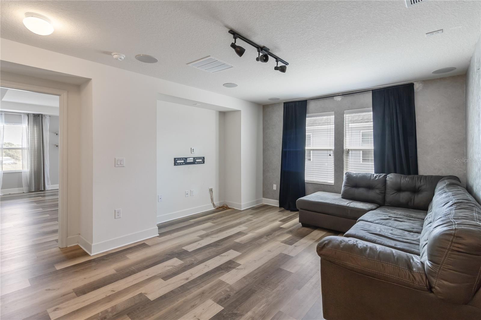 ORCHARD PK/STILLWATER XING PH - Residential