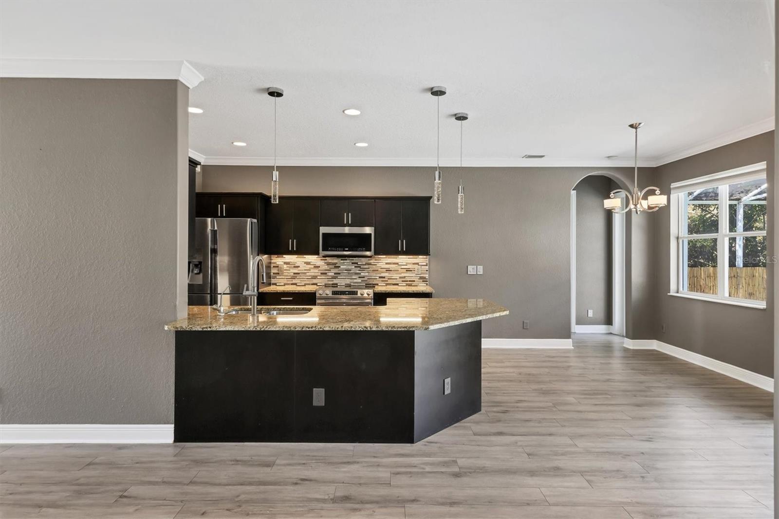 LAUREL WOODLANDS - Residential Lease