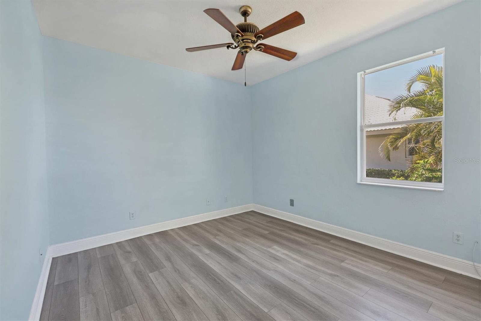 LAUREL WOODLANDS - Residential Lease