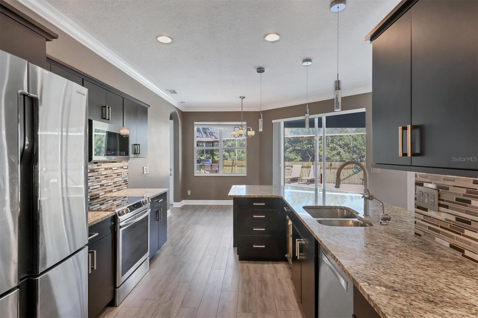 LAUREL WOODLANDS - Residential Lease