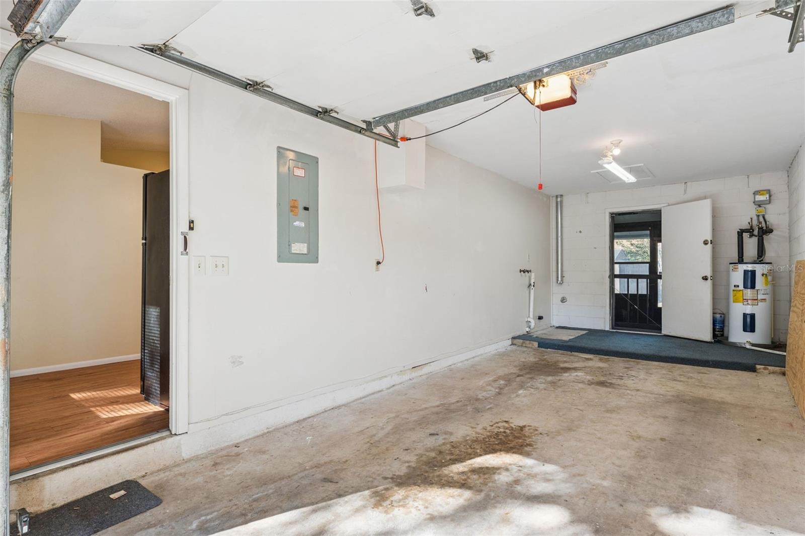 HIDDEN LAKE VILLAS PH 1 - Residential