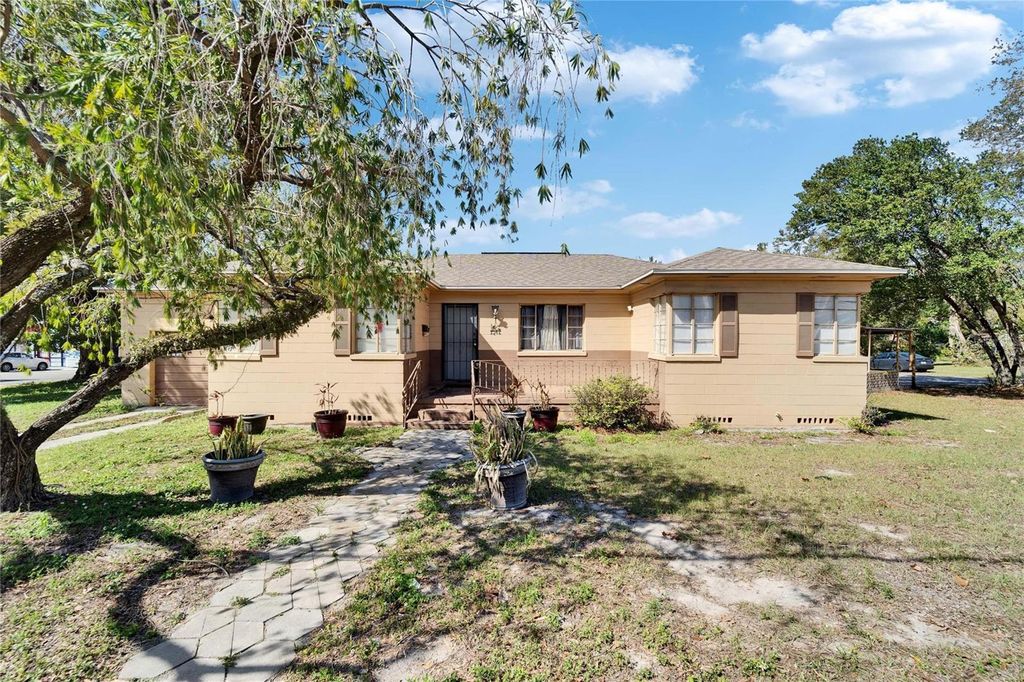 Photo of 2606 N Boulevard, Tampa, FL 33602 (MLS # TB8471031)