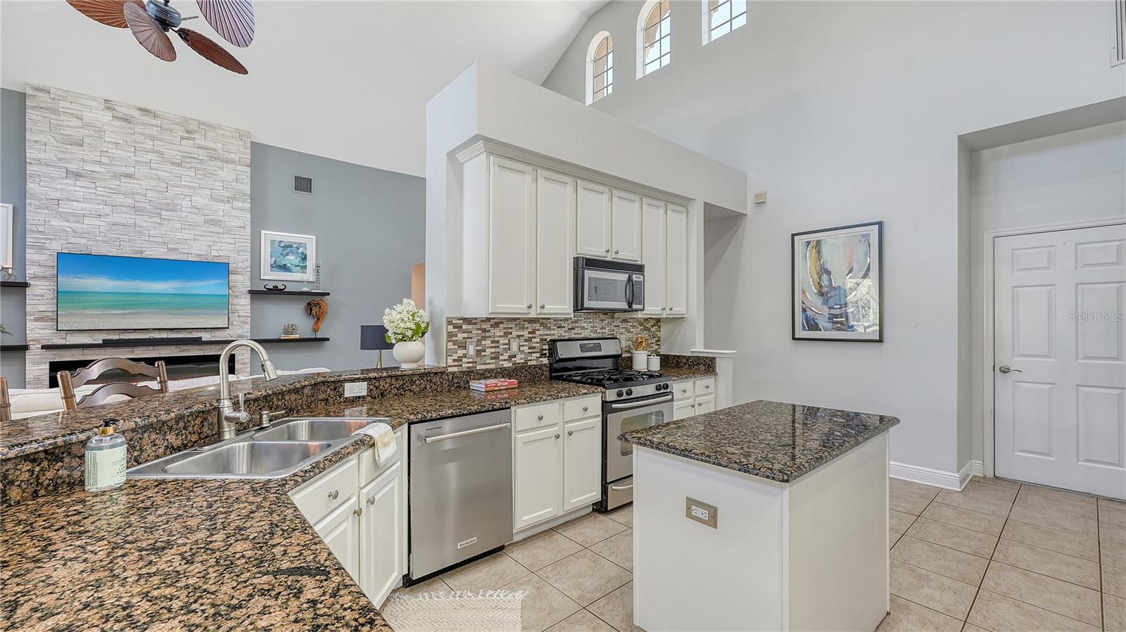 UNIVERSITY PLACE - Residential