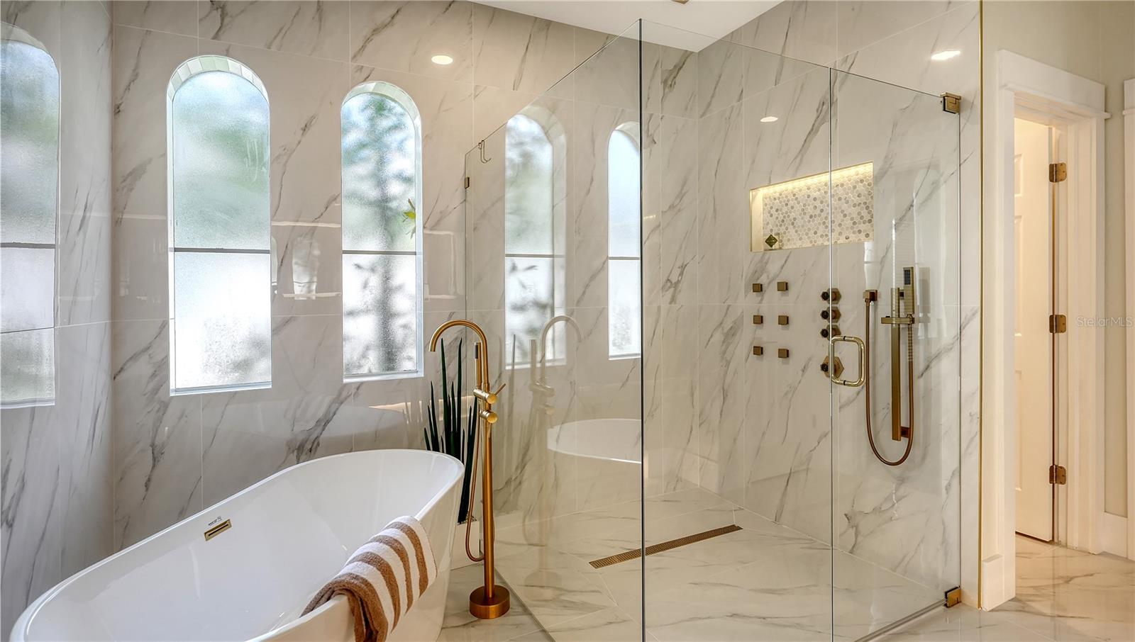 UNIVERSITY PLACE - Residential