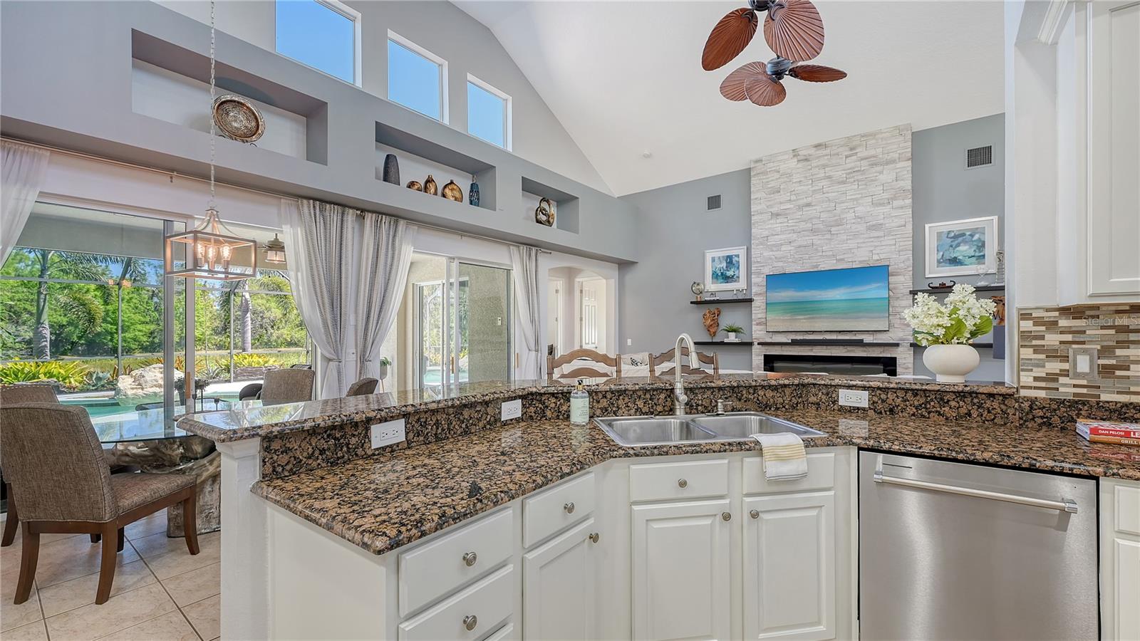 UNIVERSITY PLACE - Residential