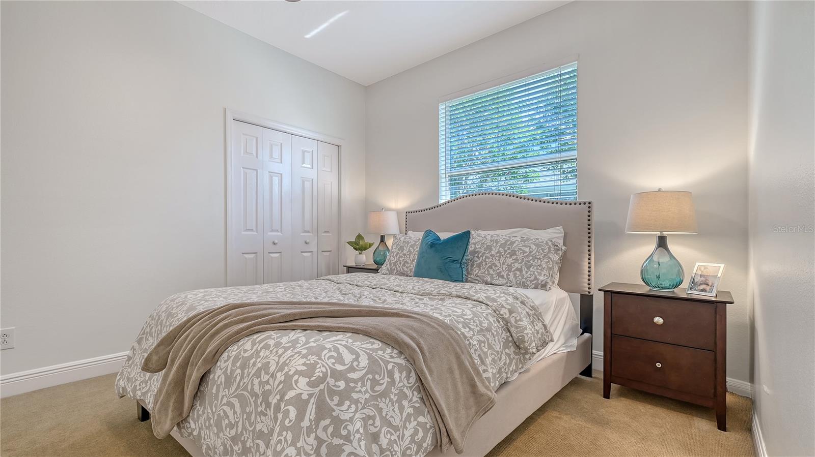 UNIVERSITY PLACE - Residential