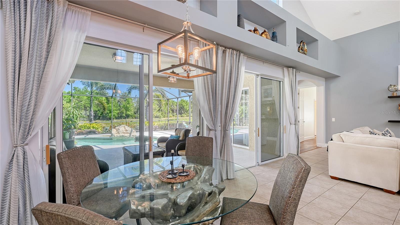 UNIVERSITY PLACE - Residential