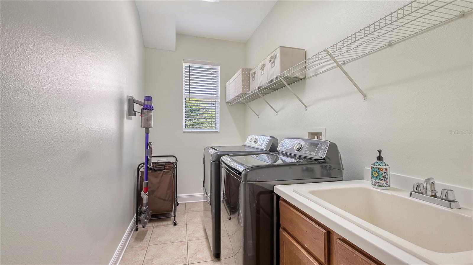 UNIVERSITY PLACE - Residential