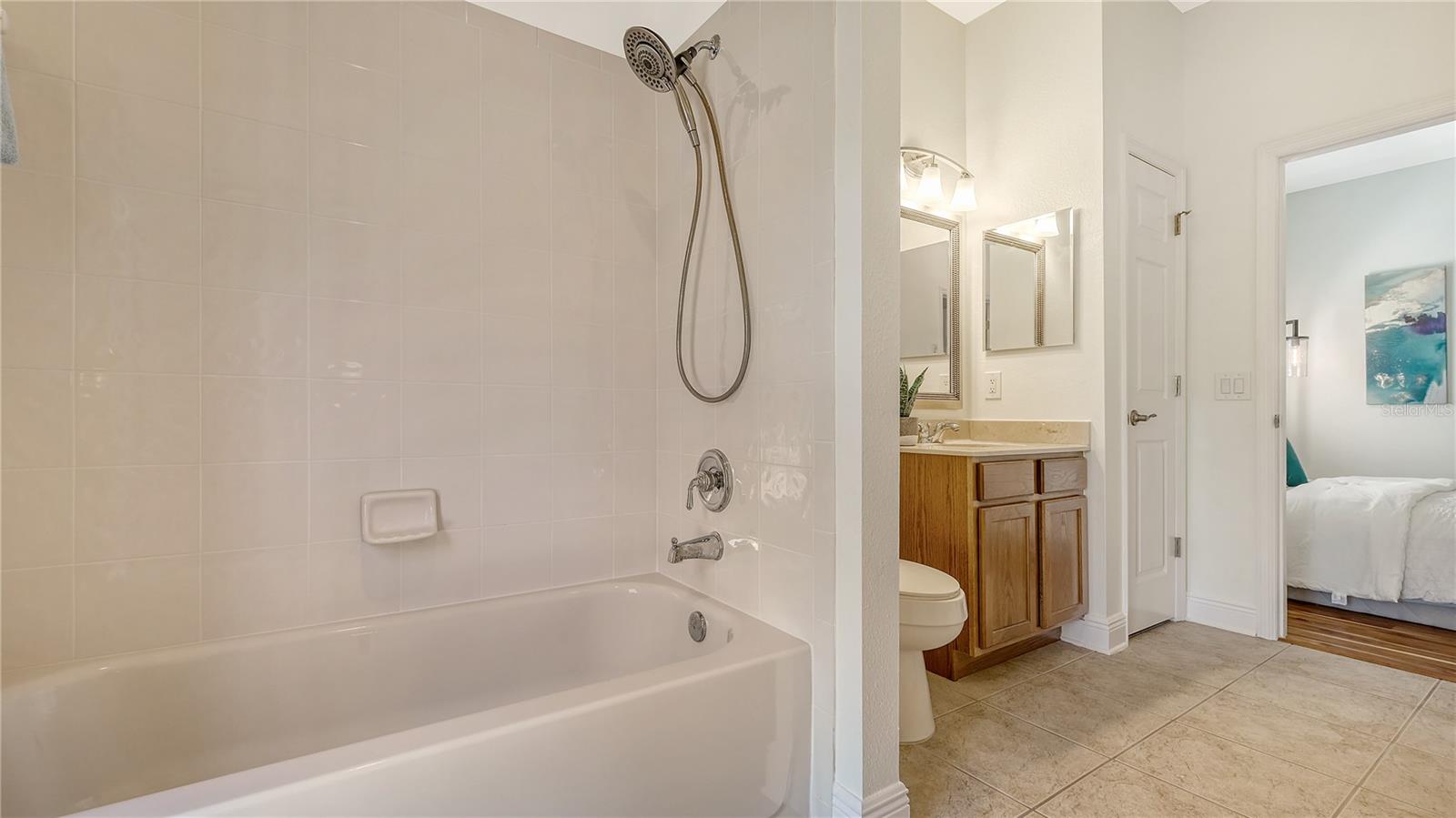 UNIVERSITY PLACE - Residential