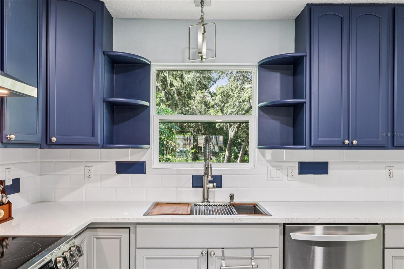 MC NEILS ORANGE VILLA - Residential