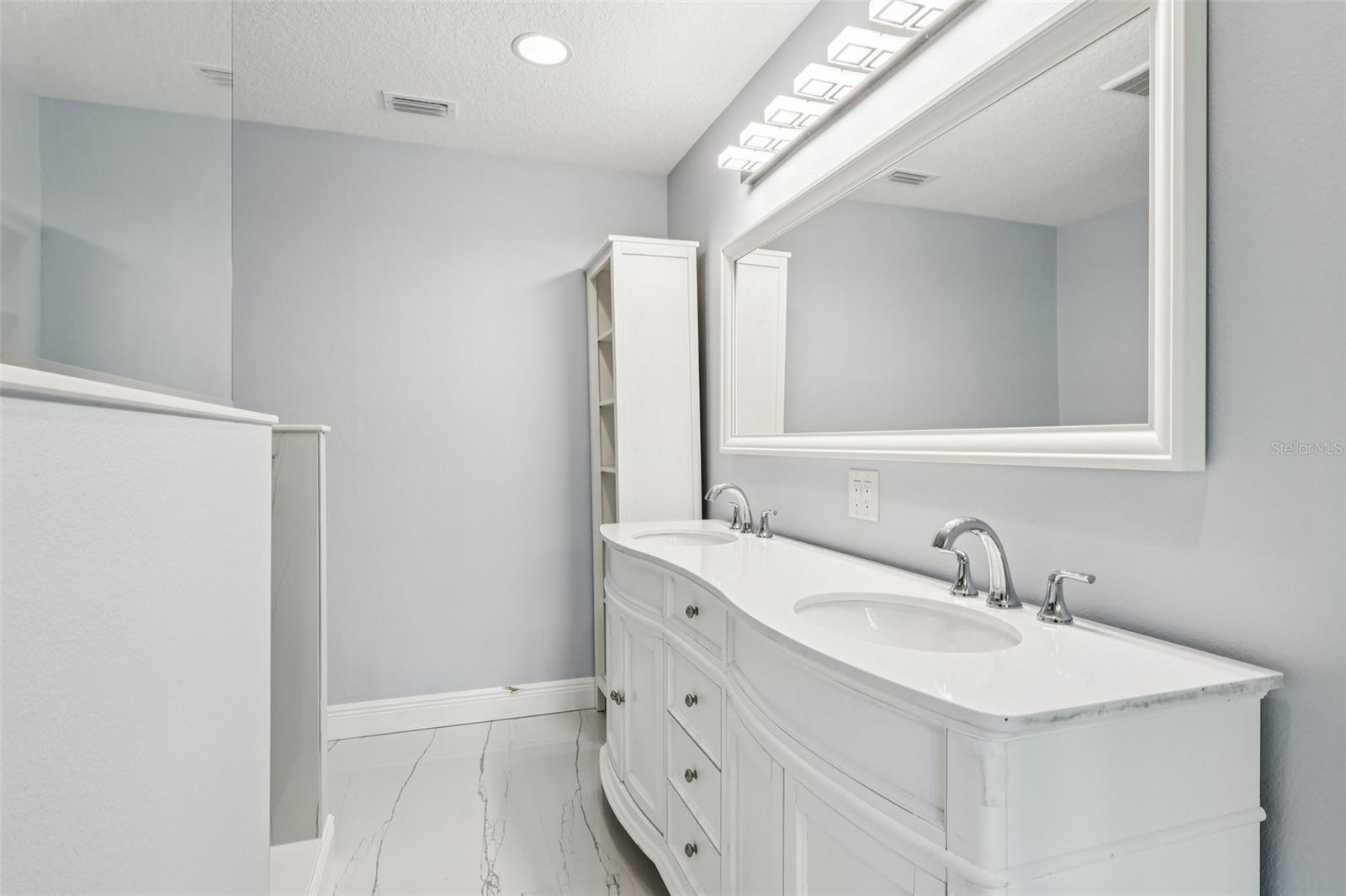 MC NEILS ORANGE VILLA - Residential