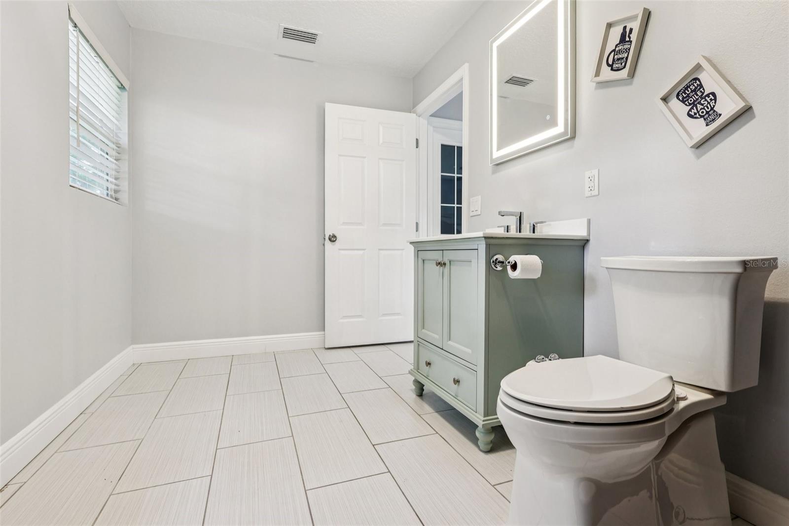 MC NEILS ORANGE VILLA - Residential