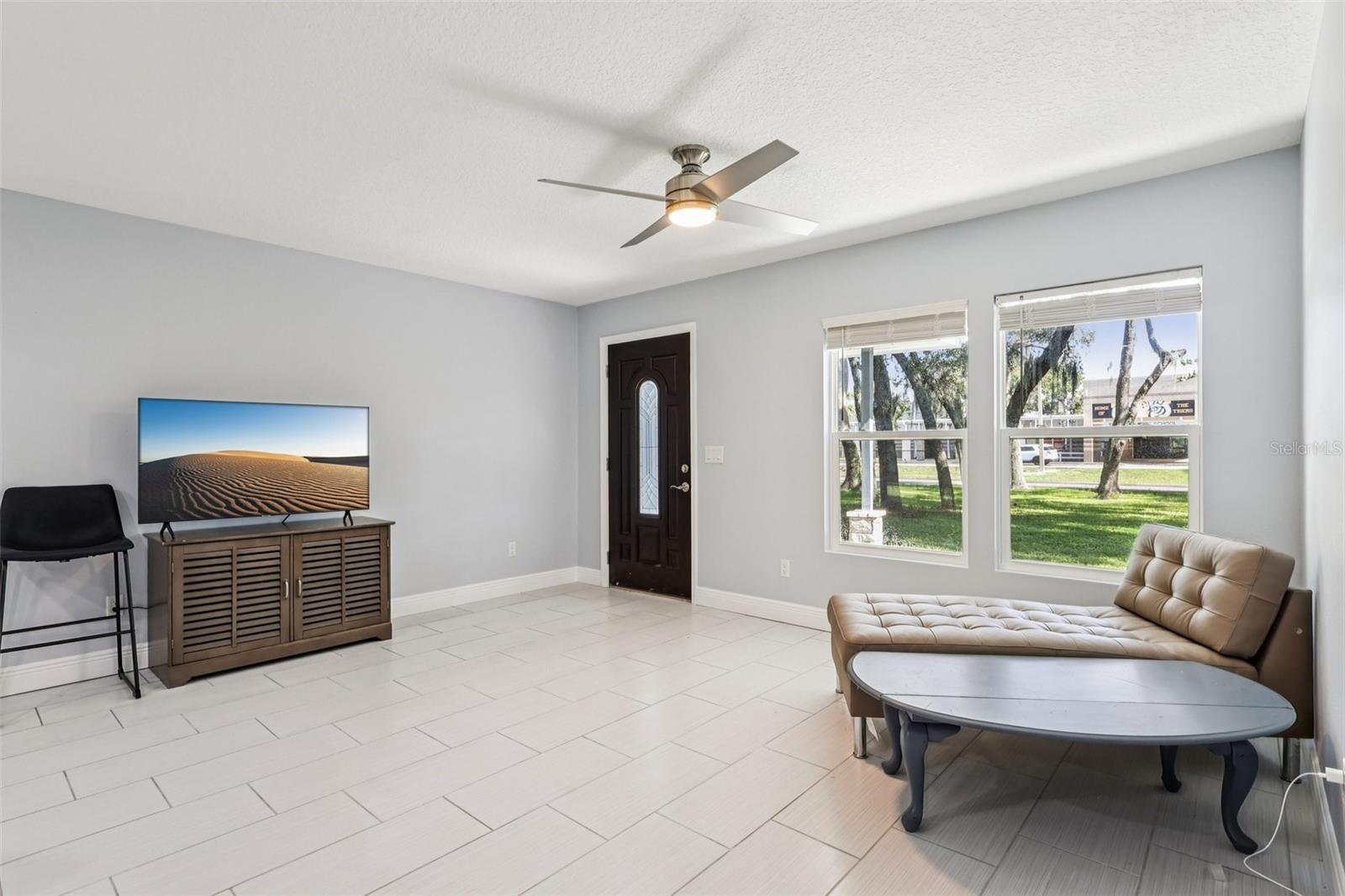 MC NEILS ORANGE VILLA - Residential