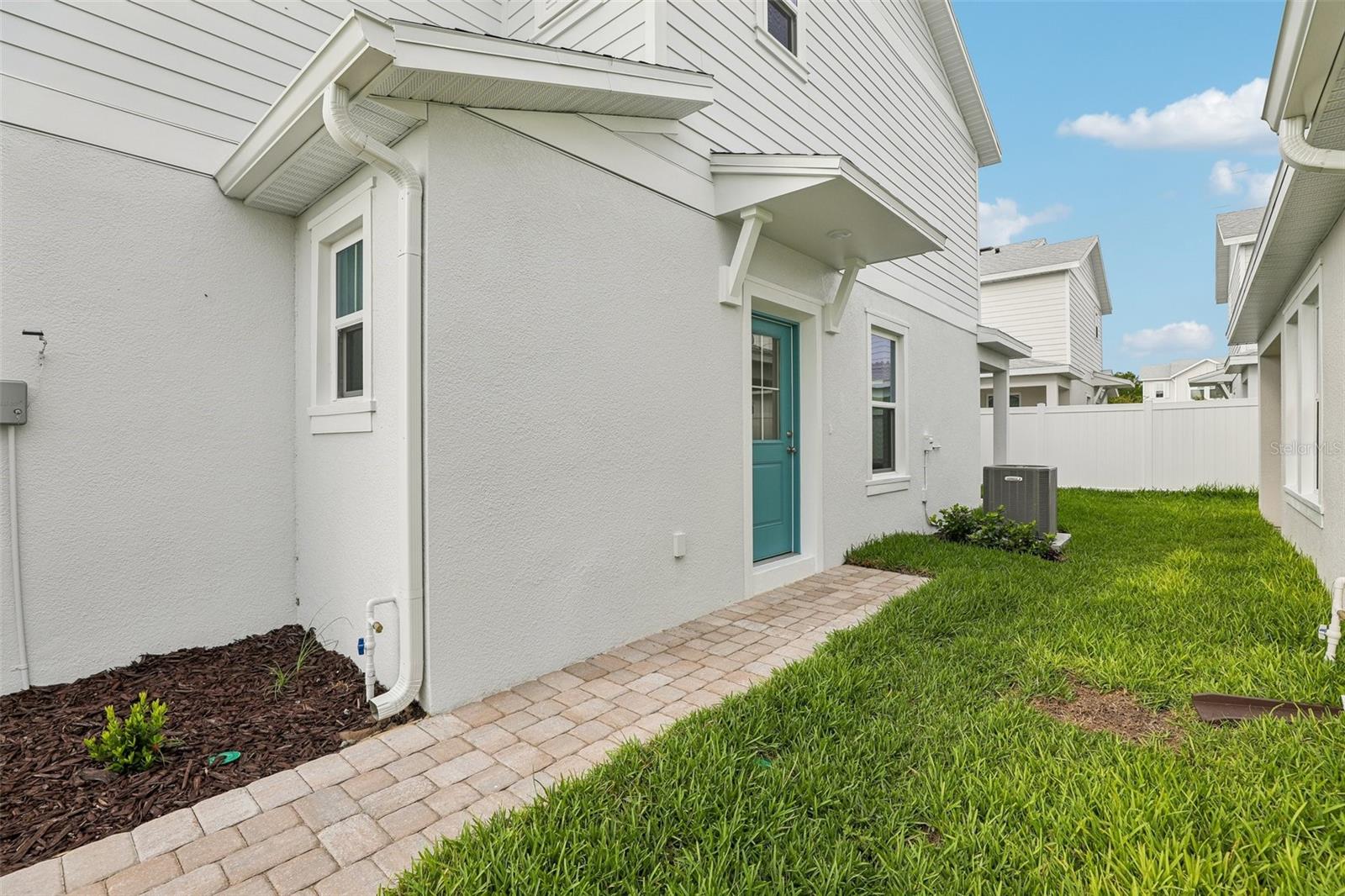 2704 MEADOW CREST DRIVE