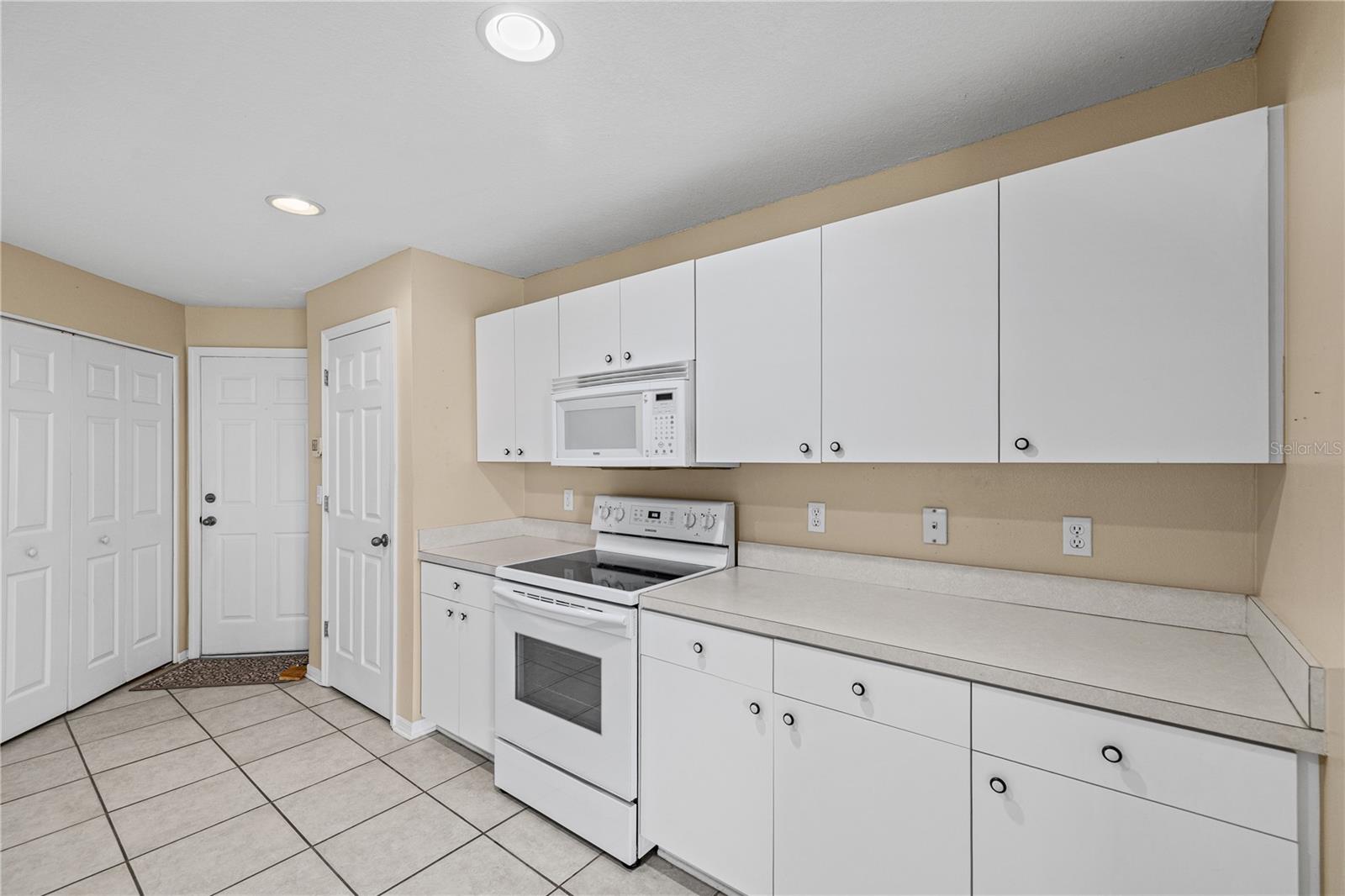 LAUREL LAKE CONDO - Residential