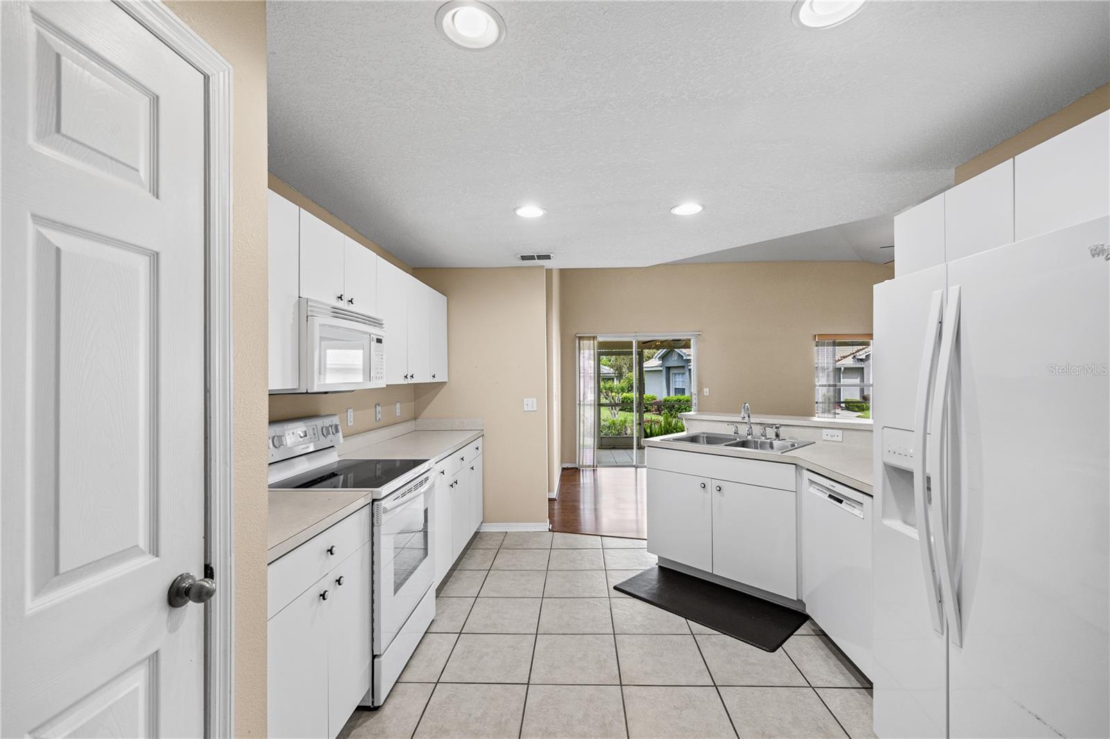 LAUREL LAKE CONDO - Residential