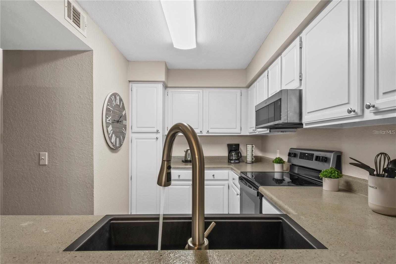 AUDUBON VLS/HUNTERS CRK CONDO - Residential Lease