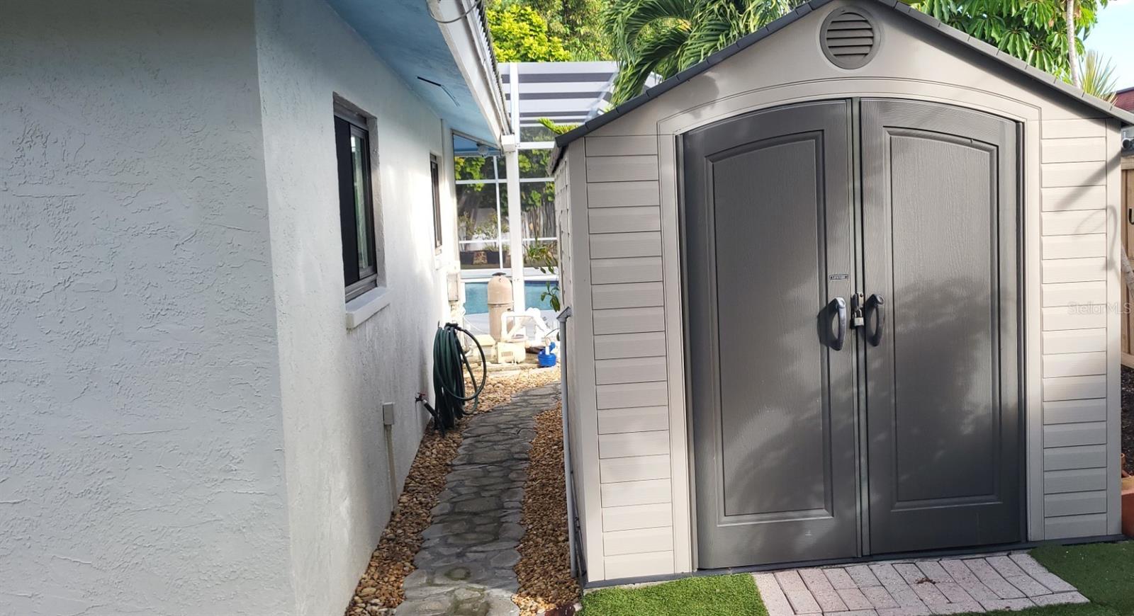 VILLAGE GREEN CLUB ESTATES UNIT B - Residential