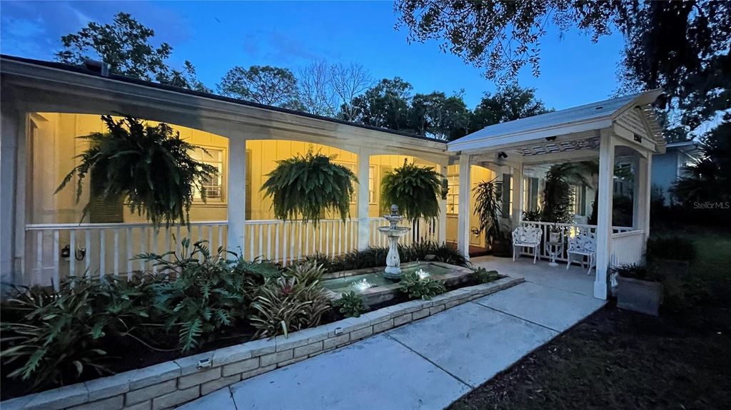 Photo of 2308 Overlook Drive, Mount Dora, FL 32757 (MLS # G5112296)