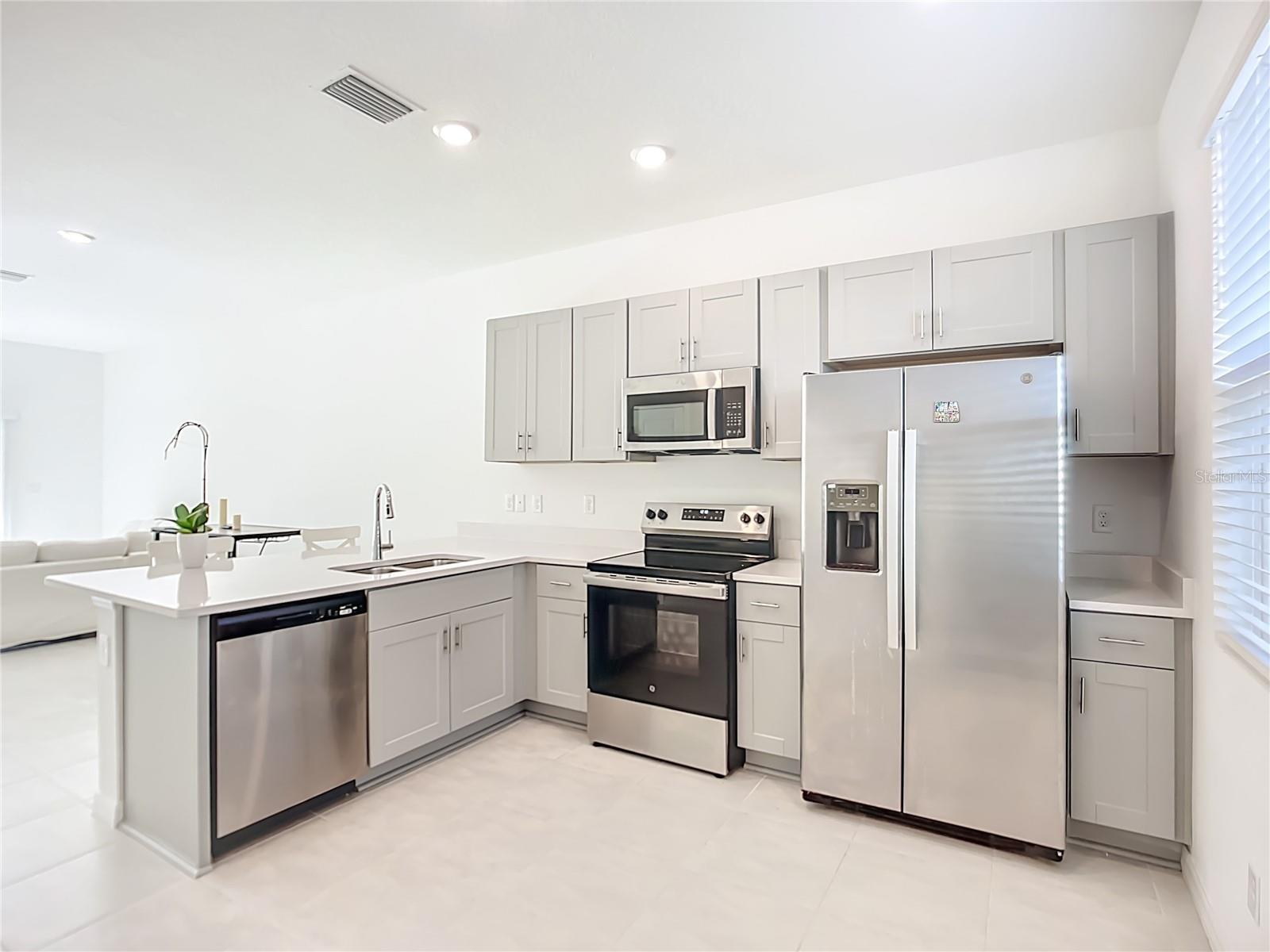 TWNHMS/AZARIO - Residential Lease