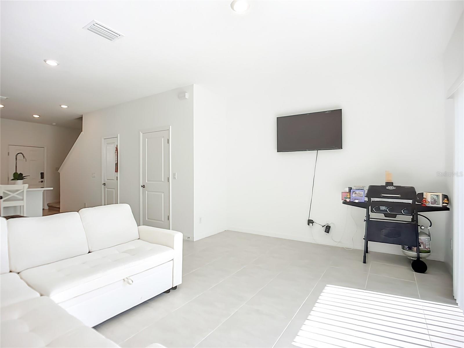 TWNHMS/AZARIO - Residential Lease