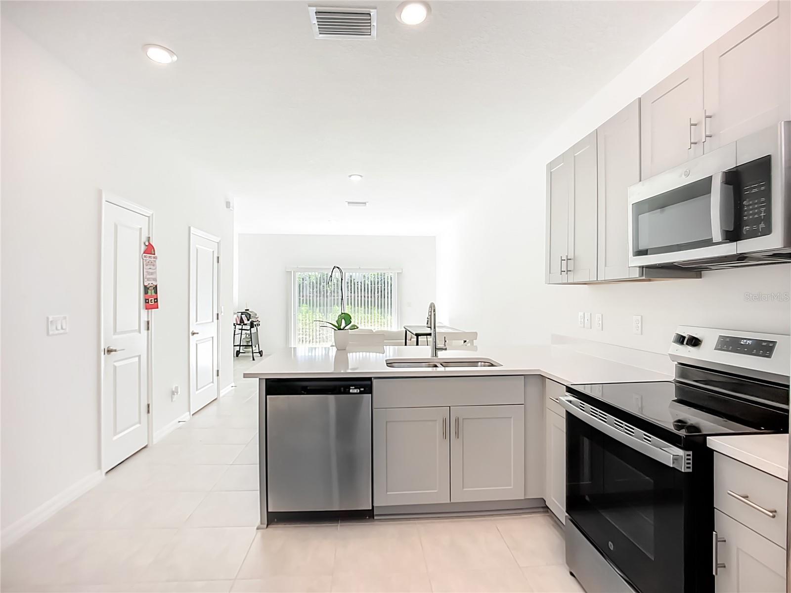 TWNHMS/AZARIO - Residential Lease