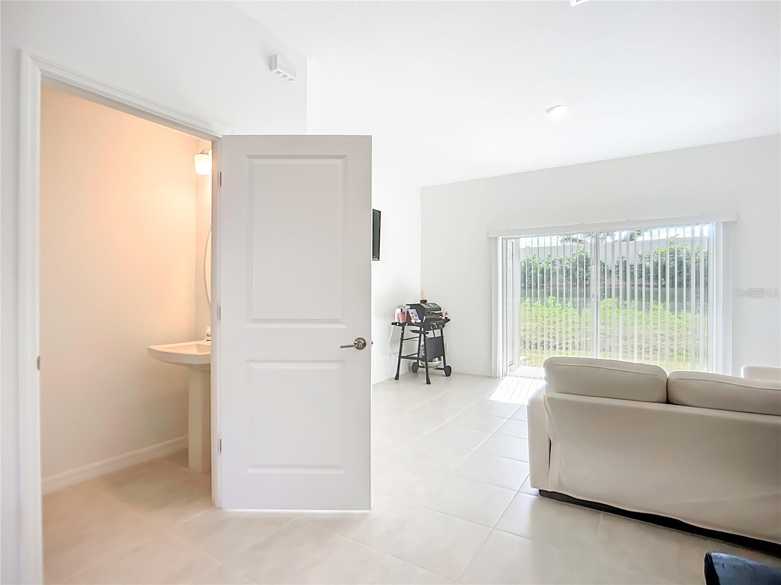 TWNHMS/AZARIO - Residential Lease