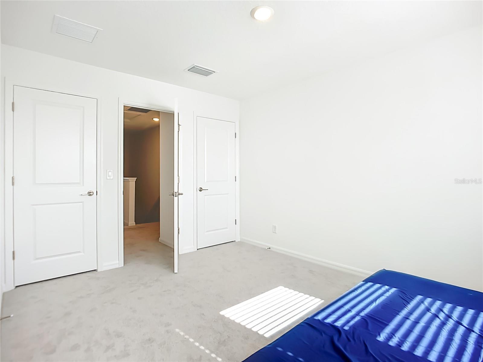 TWNHMS/AZARIO - Residential Lease