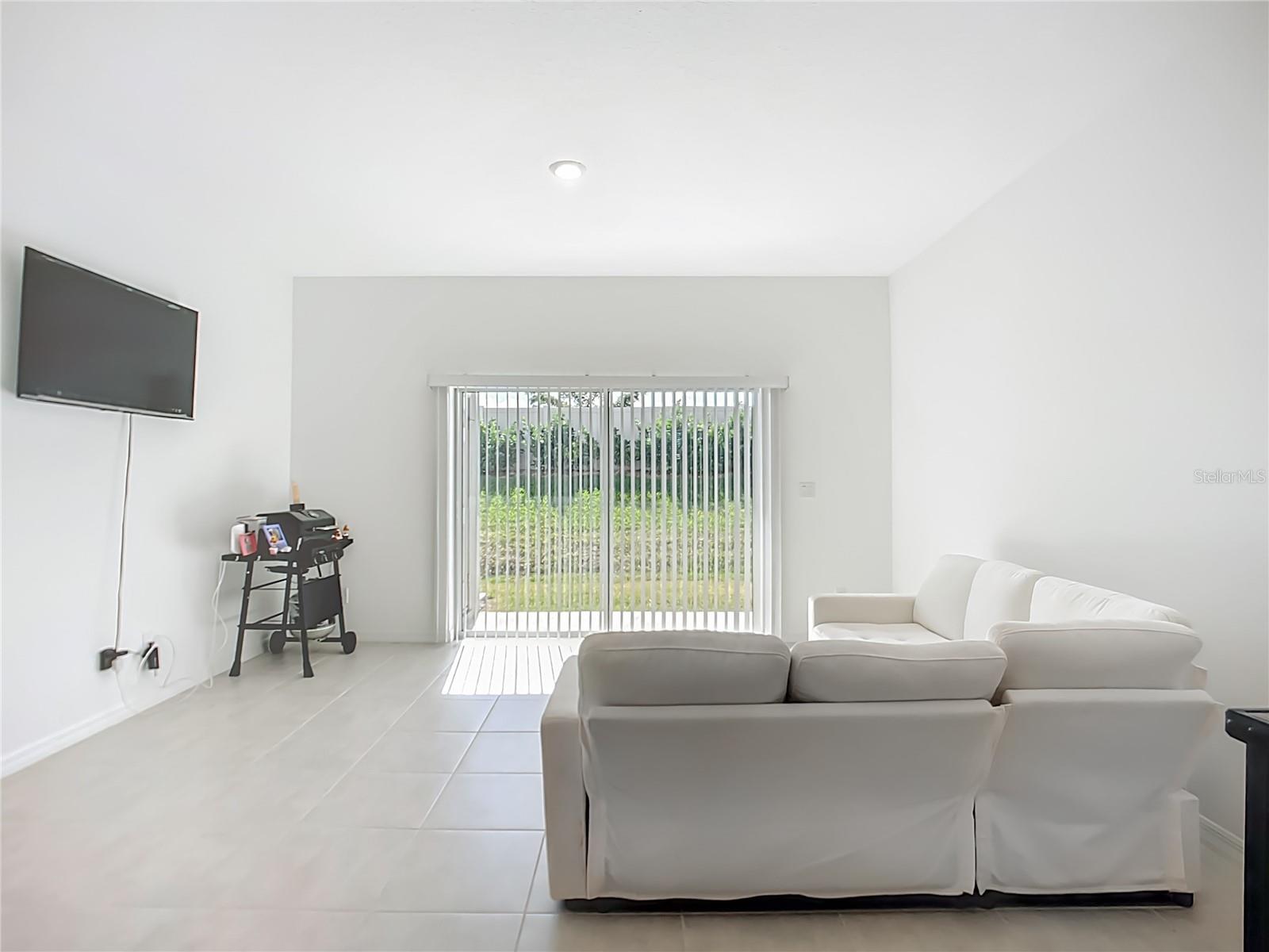 TWNHMS/AZARIO - Residential Lease