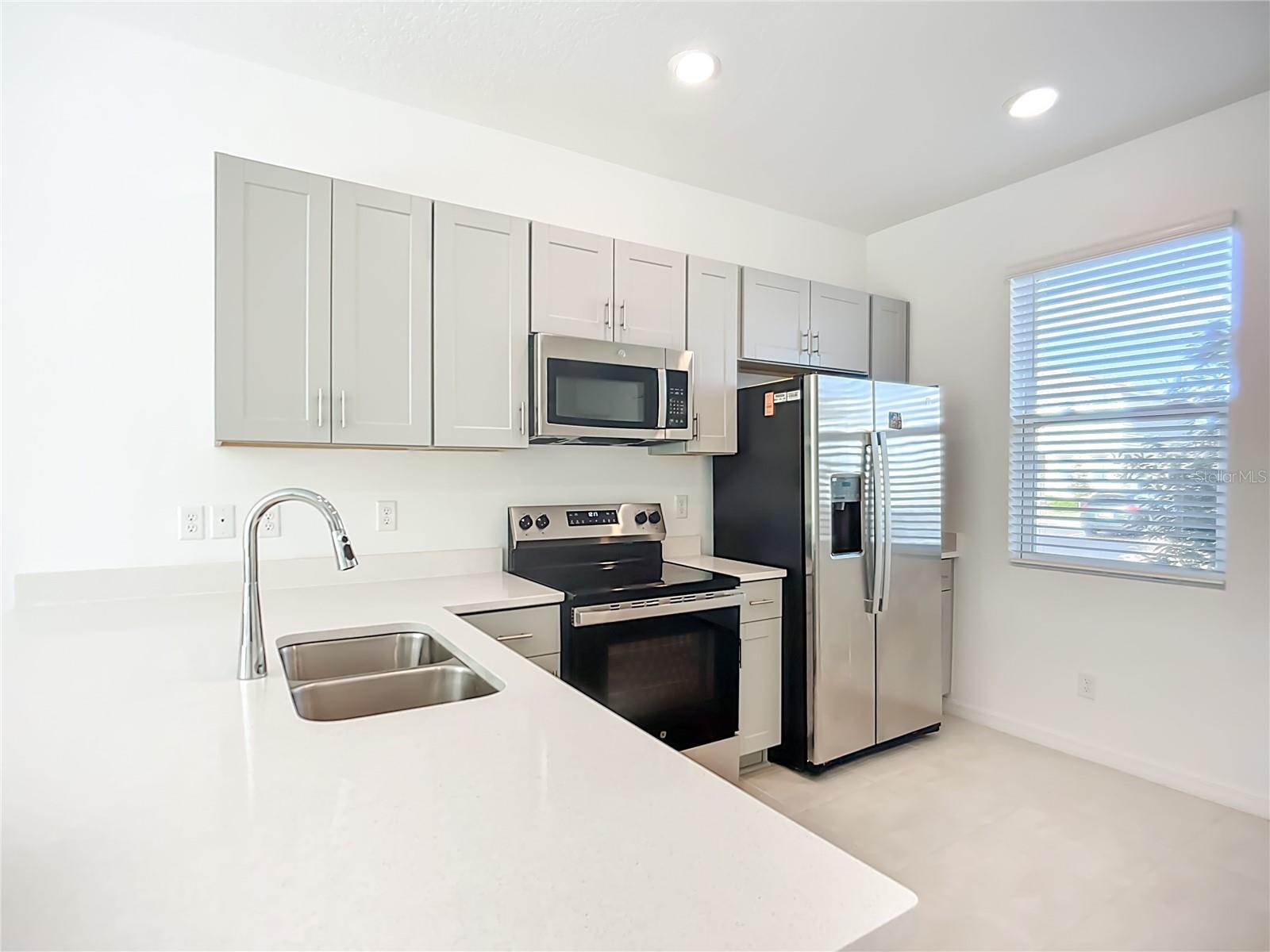 TWNHMS/AZARIO - Residential Lease