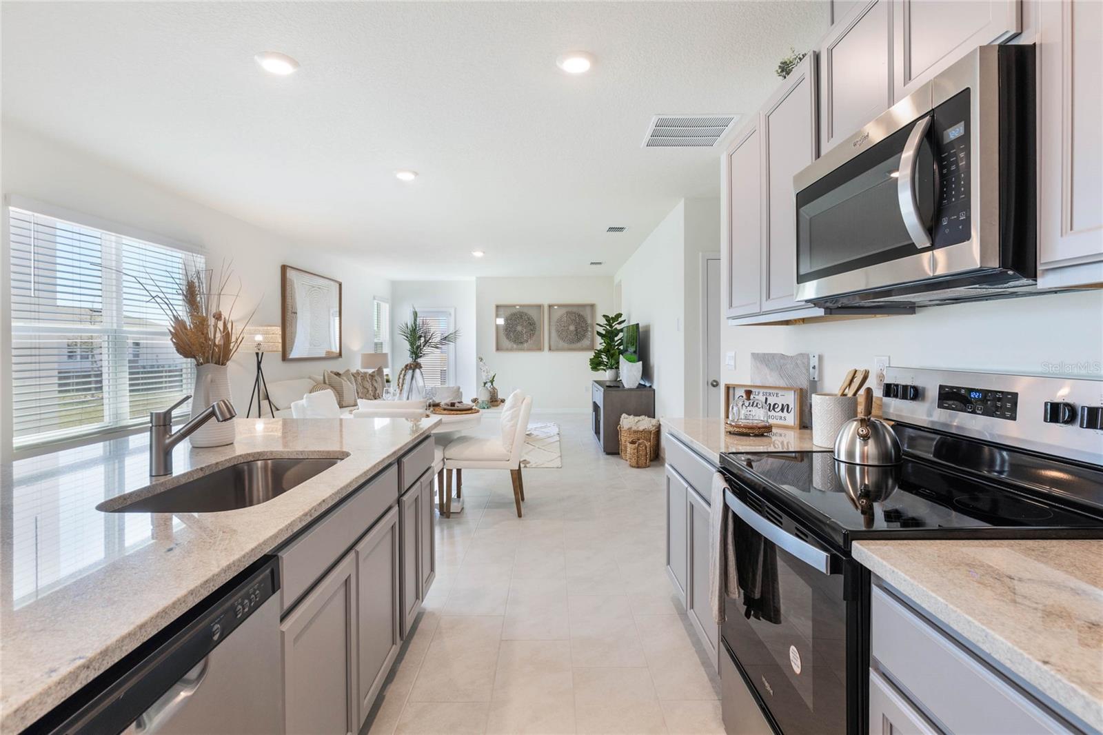 MAGNOLIA POINTE PHASE 1 - Residential